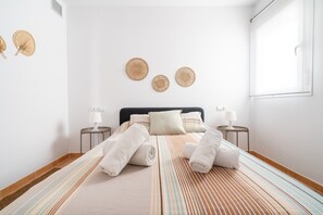 1 habitación, tabla de planchar con plancha, wifi gratis y ropa de cama 