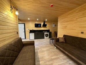 Family Apartment, Mountain View | Premium bedding, desk, soundproofing, iron/ironing board
