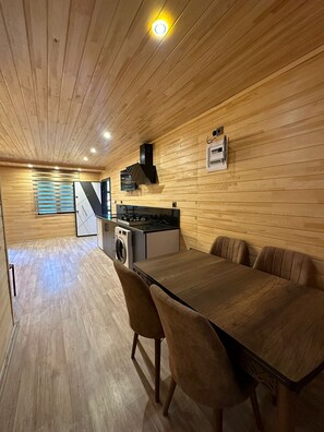 Family Apartment, Mountain View | Premium bedding, desk, soundproofing, iron/ironing board