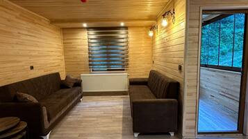 Familienapartment, Bergblick | Hochwertige Bettwaren, Schreibtisch, schallisolierte Zimmer