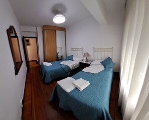 3 bedrooms, iron/ironing board, bed sheets - Apartamento Sujarrera (Villacarriedo)
