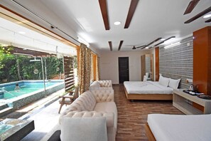 Familienvilla, eigener Pool, Gartenblick | Schreibtisch, schallisolierte Zimmer, kostenloses WLAN, Bettwäsche