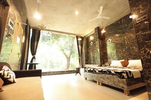 Vila romântica, vista para o jardim | Escrivaninha, quartos à prova de som, Wi-Fi de cortesia, roupa de cama