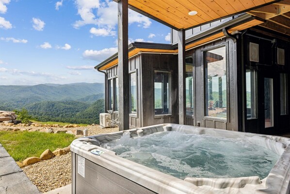 Bañera de hidromasaje al aire libre
