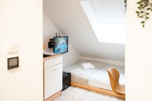 1 bedroom, desk, free WiFi, bed sheets