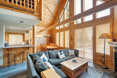 Hot Tub, full resort access, Golf!