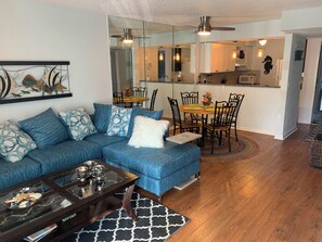 Smart TV - Cozy Ground Floor 2 bedroom unit steps from the main pool at MBYC (Madeira Beach)
