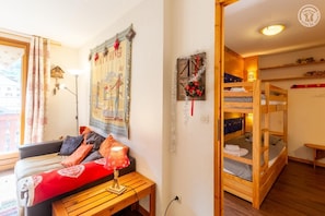 1 slaapkamer, een strijkplank/strijkijzer, gratis wifi