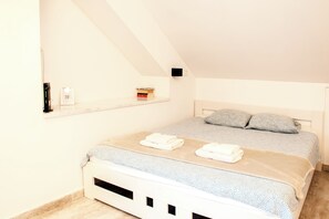 1 bedroom, desk, iron/ironing board, free WiFi