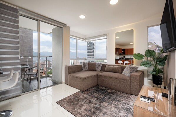 Smart TV - - ¡ Stylish 2BDR Apartment in Exclusive Poblado ! - (Medellín)
