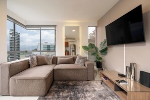 Smart TV - - ¡ Stylish 2BDR Apartment in Exclusive Poblado ! - (Medellín)
