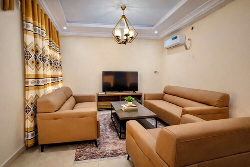 Secure 3BR Apartment in Limete | AC, WiFi, 15min to Gombe