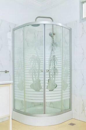 Dusche, Handtücher, Seife, Toilettenpapier