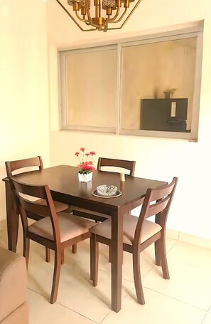 Dining - Secure 3BR Apartment in Limete | AC, WiFi, 15min to Gombe (Kinshasa)