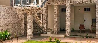 Secure 3BR Apartment in Limete | AC, WiFi, 15min to Gombe