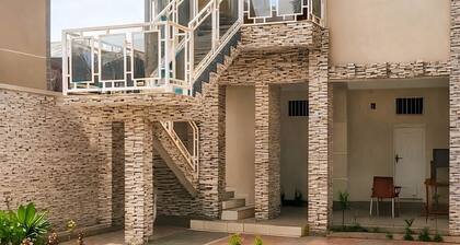 Secure 3BR Apartment in Limete | AC, WiFi, 15min to Gombe