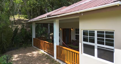 Charming 3-bedroom Villa-5 beds-AC - 7minutes drive to town - Restaurant onsite