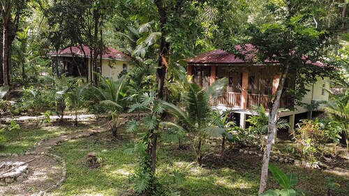 Charming 3-bedroom Villa-5 beds-AC - 7minutes drive to town - Restaurant onsite