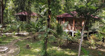 Charming 3-bedroom Villa-5 beds-AC - 7minutes drive to town - Restaurant onsite