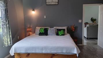 3 habitaciones, caja de seguridad en la habitación y escritorio