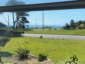 Interior - Steps to beach! (Crescent City)