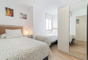 2 chambres, fer et planche à repasser, Wi-Fi, draps fournis