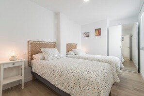2 habitaciones, tabla de planchar con plancha, wifi y ropa de cama 