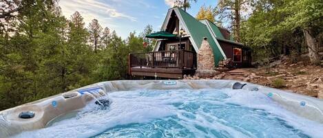 Outdoor spa tub