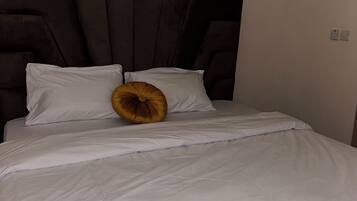 Deluxe Apartment, 1 Bedroom, Kitchenette, Beachside | 1 bedroom, soundproofing, free WiFi