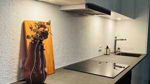 舒适公寓 | 私人厨房 | 大冰箱、烤箱、炉灶、厨具/餐具