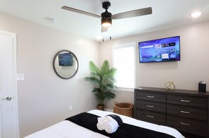 1 soverom, skrivebord, strykejern/-brett og wi-fi (inkludert)