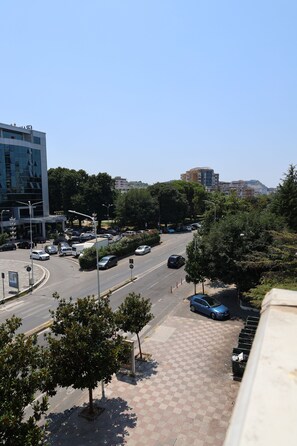 إطلالة على المدينة من المنشأة