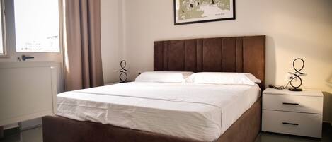 Comfort Double Room, 1 Queen Bed | Laptop workspace, free WiFi, bed sheets