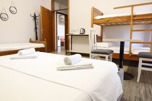 家庭房 | 笔记本电脑工作区、免费 WiFi、床单