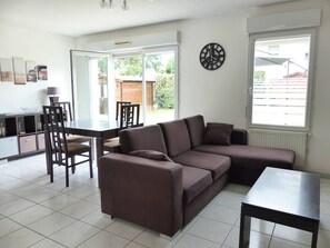 TV - LE BRIGANTIN residence, 88m2 semi-detached villa with terrace and small garden (CAPBRETON)