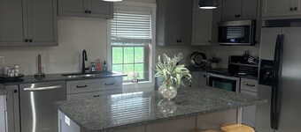 Cozy 2bedroom second floor apartment close to Lycoming College and PCT, WiFi ac