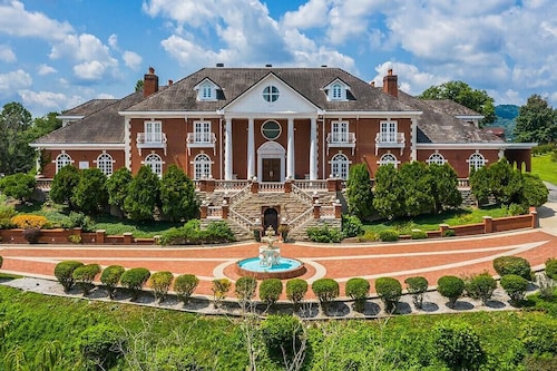 Kentucky's Majestic Mountaintop Estate with pool: The Bluegrass Palace