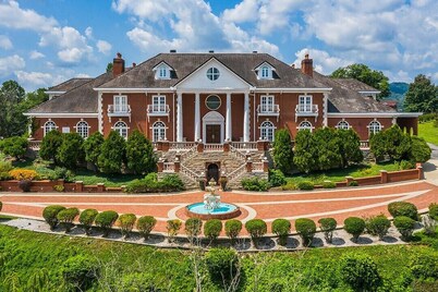 Kentucky's Majestic Mountaintop Estate with pool: The Bluegrass Palace