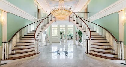Kentucky's Majestic Mountaintop Estate with pool: The Bluegrass Palace