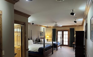 12 bedrooms, desk, iron/ironing board, travel cot - Kentucky's Majestic Mountaintop Estate with pool: The Bluegrass Palace (Langley)