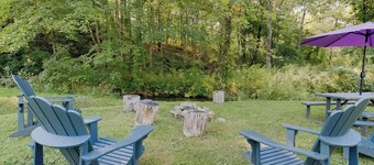 Historic Streamside Cottage in Village of Warm Springs