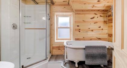 Historic Streamside Cottage in Village of Warm Springs