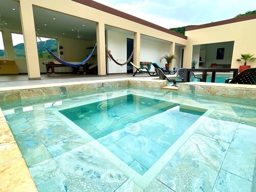 Maravillosa CASA FINCA piscina wifi tv