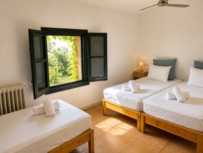 6 bedrooms, iron/ironing board, free WiFi, bed sheets