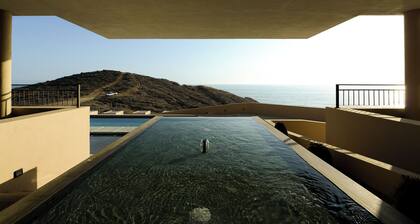 2BR/2BA Oceanfront Lux Surf Condo in Los Cerritos w/ Pool, Gym, Hot Tub, Sauna