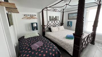 4 chambres, fer et planche à repasser, Wi-Fi, draps fournis