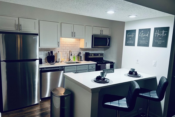 Refrigerador, microondas, horno y parrilla de estufa