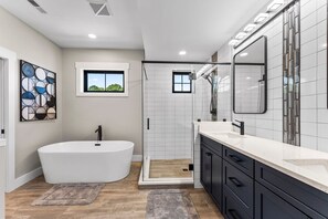 Shower, hair dryer, towels, soap - An amazing large group vacation home with elevator and breathtaking views. (Montross)