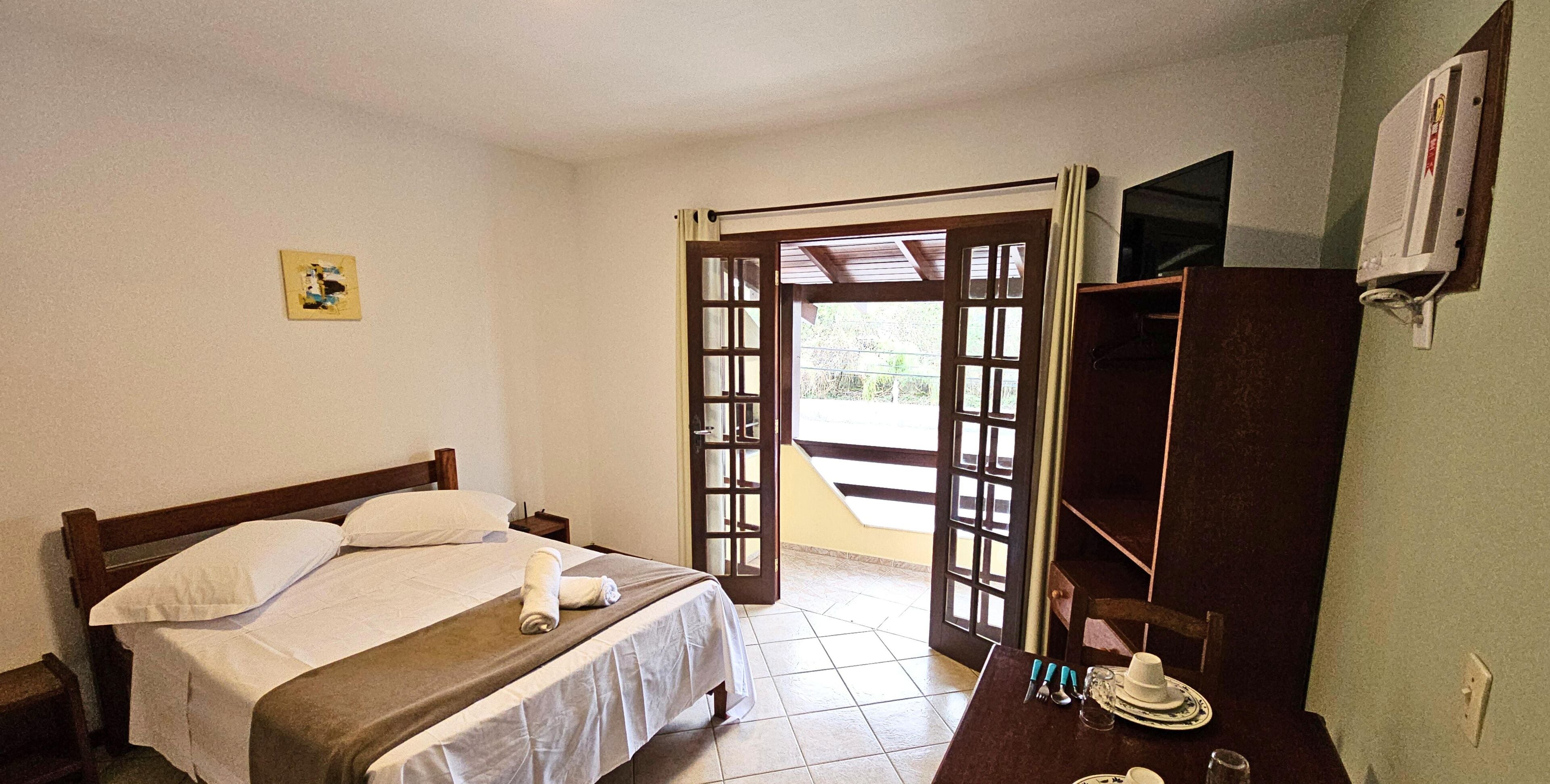 Iron/ironing board, free WiFi, bed sheets