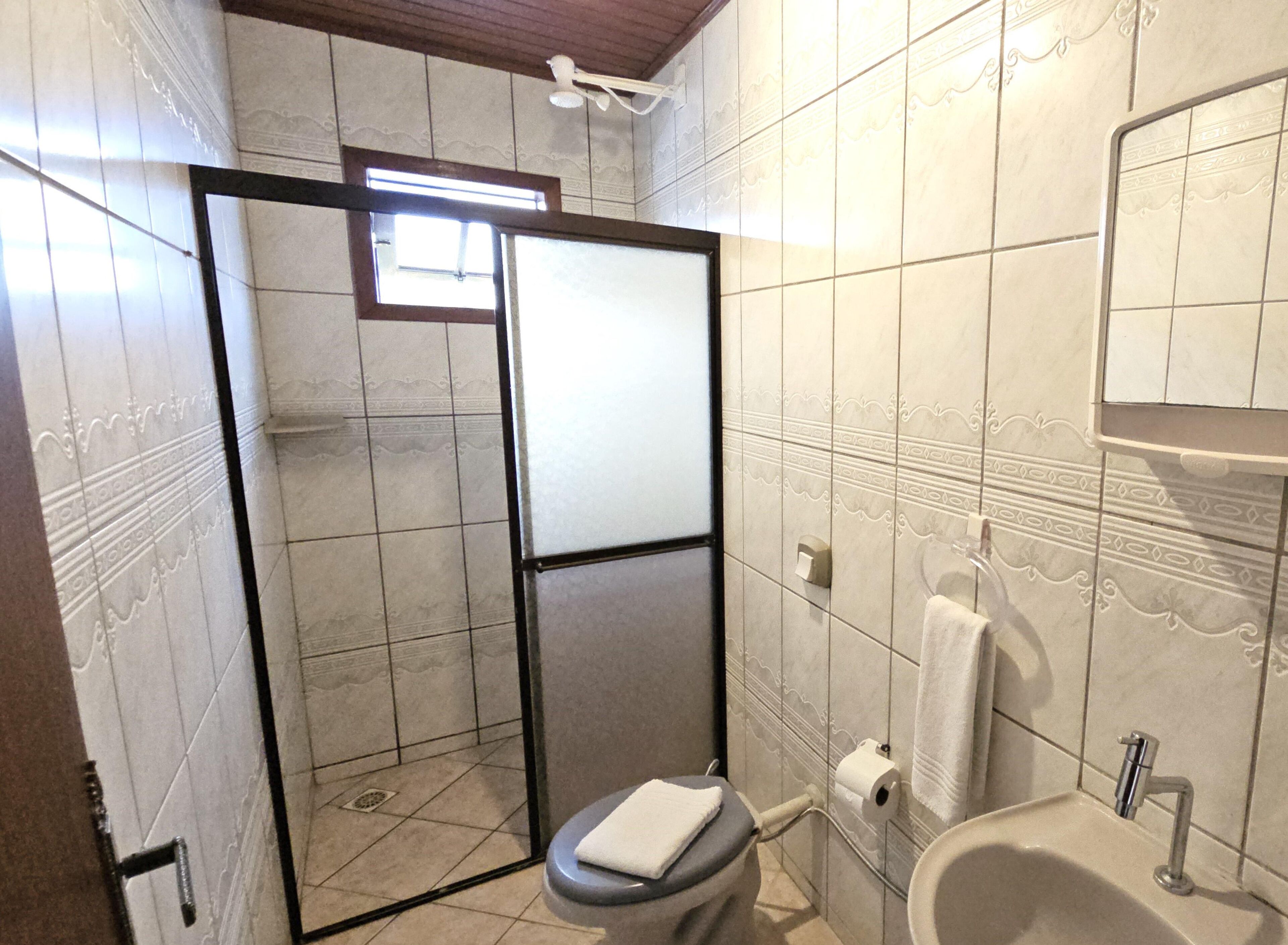 Premium Apartment | Bathroom | Shower, hair dryer, towels, soap